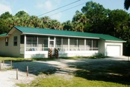 1,584 SF TIMBERCRAFT LAKE COTTAGE RENOVATION GENEVA, FL
