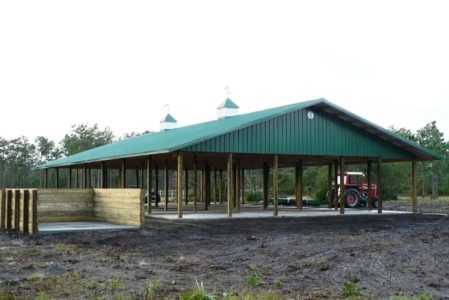 40' X 84' X 10' TIMBERCRAFT CENTER AISLE HORSE STABLE ROOF SYSTEM WITH CONCRETE CHRISTMAS, FL