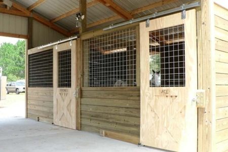 TIMBERCRAFT HORSE STABLE CROSSBUCK SLIDING DOOR & 4 X 4 HORSE PANEL STALL FRONT