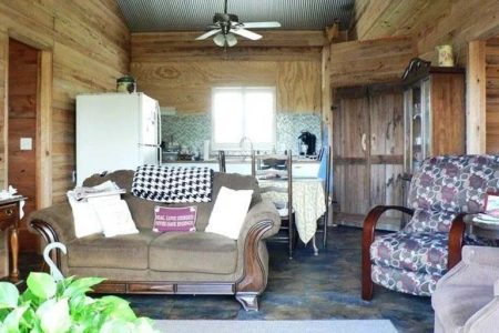 TIMBERCRAFT LAKEFRONT GUEST COTTAGE INTERIOR